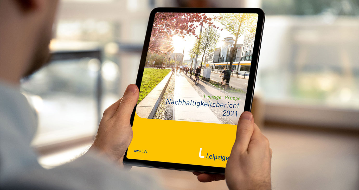 Tablet mit Bild vom LVV Nachhaltigkeitsbericht 2021